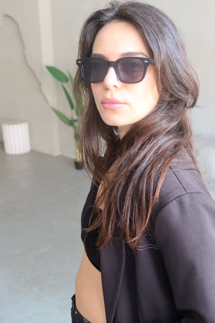 BECCA BLACK GREY לא